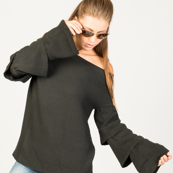 Black off the shoulder, tiered ruffled sleeve - Picture 7 of 8